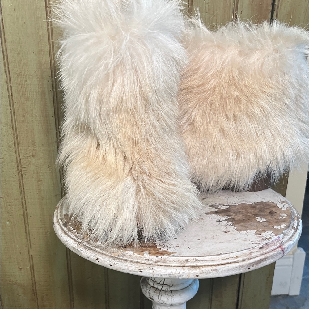 Faux Fur Winter Boots in Cream - Women's Cozy Cold-Weather Boots